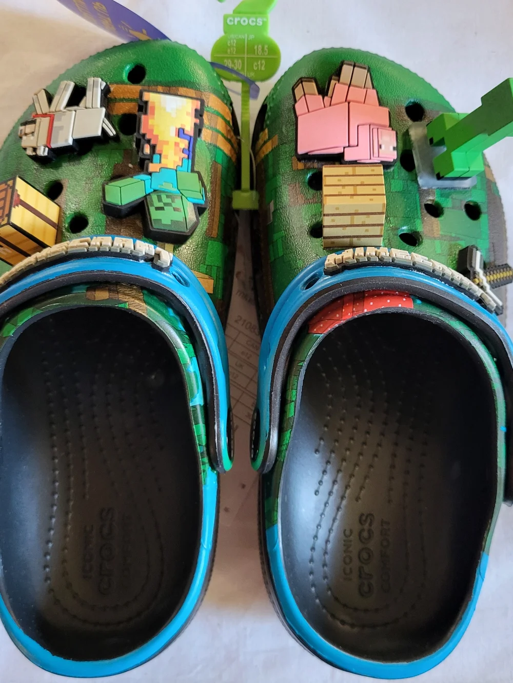 *NEW* Minecraft Kid Crocs Classic Clogs Jibbitz Charms Light Up Size C12 w/Tags
